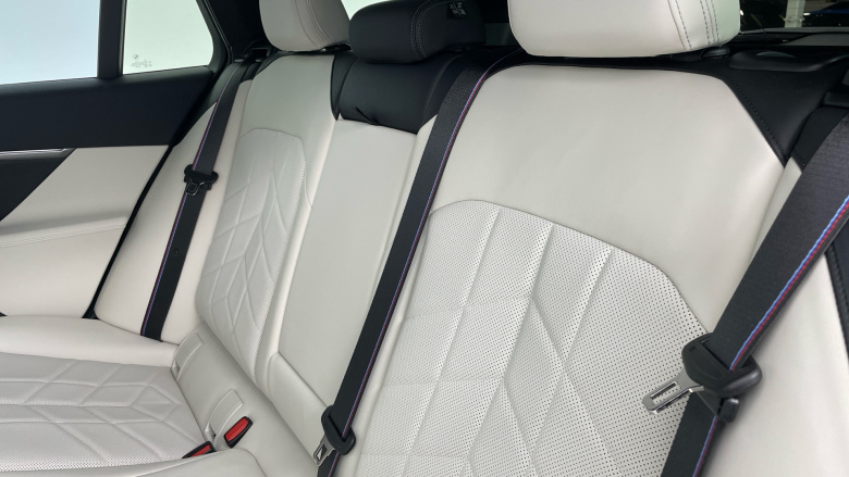 BMW i5 250kW eDrive40 M Sport Pro 84kWh 5dr Auto [Comf+] Electric Estate